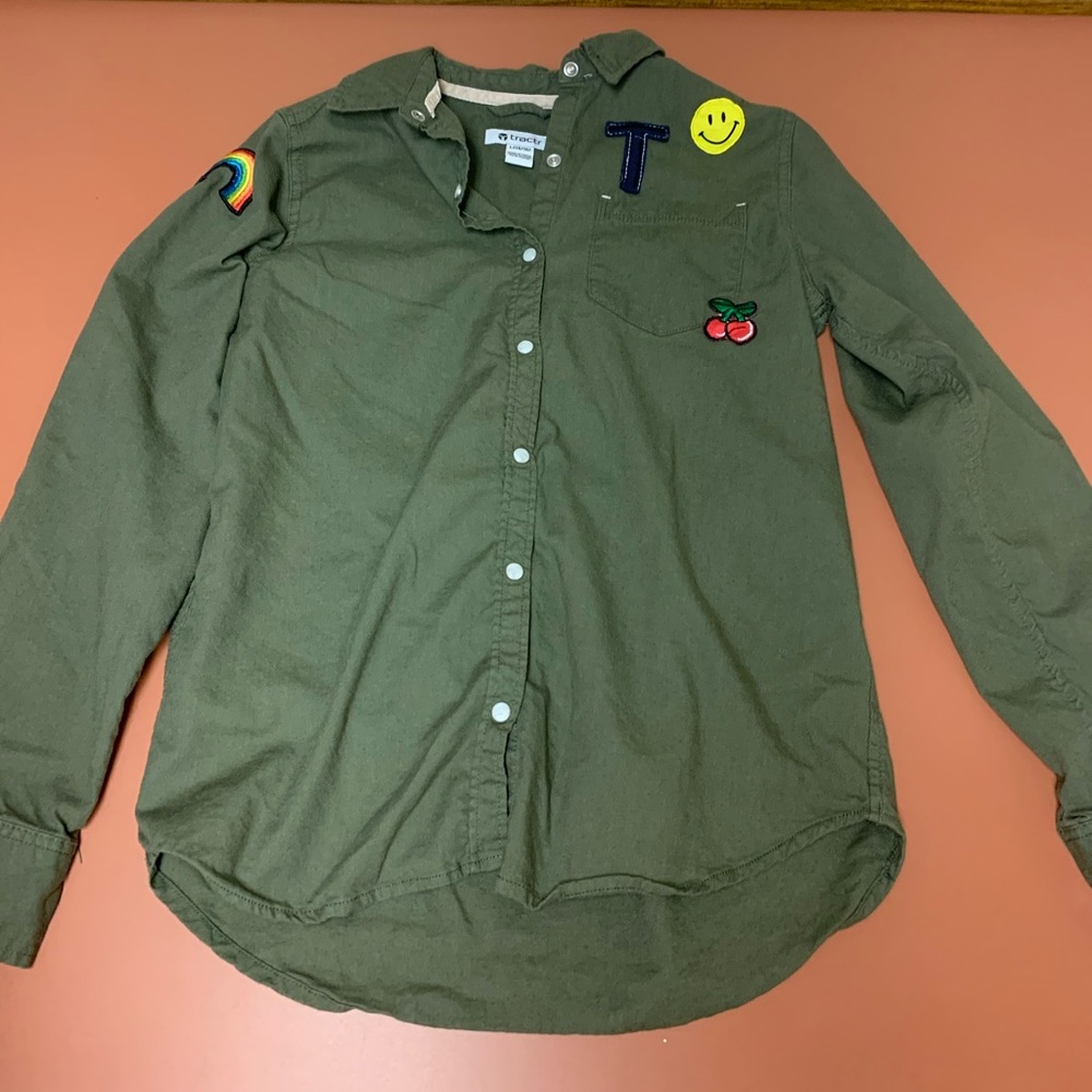 Tractr green button up